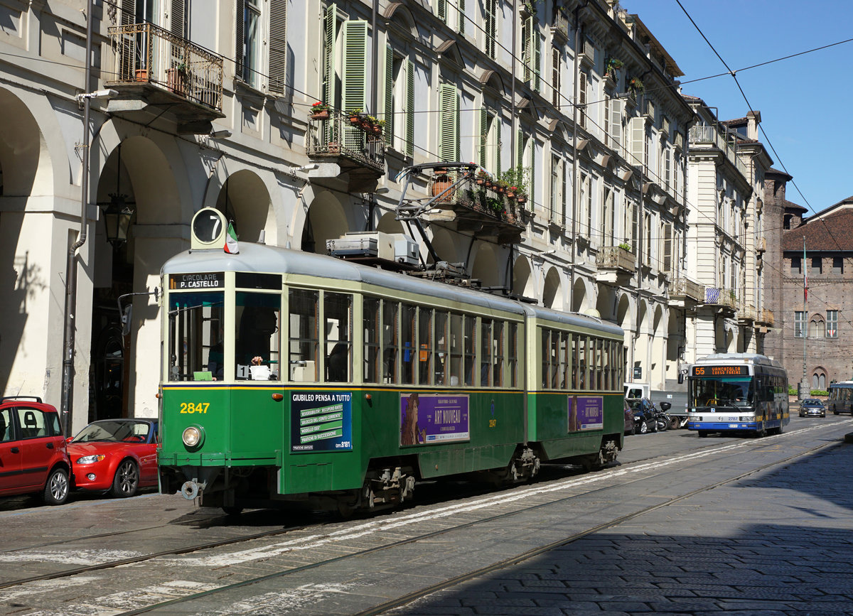 ATTS - Verein Historische Trambahnen Turin.
Mit dem GTW 2847 auf der Historischen Linie 7 unterwegs am 27. April 2019.
Foto: Walter Ruetsch