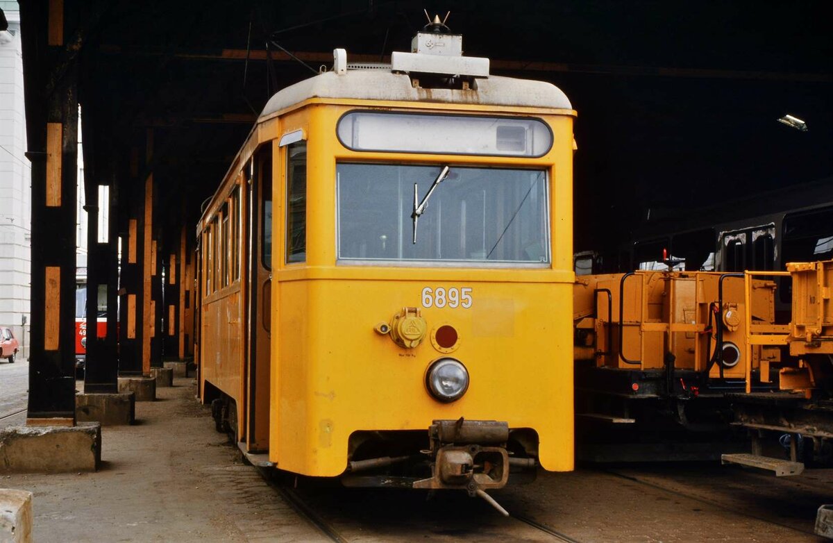 ATW 6895 der Wiener Stadtbahn im Depot Michelbeuern, 16.08.1984.