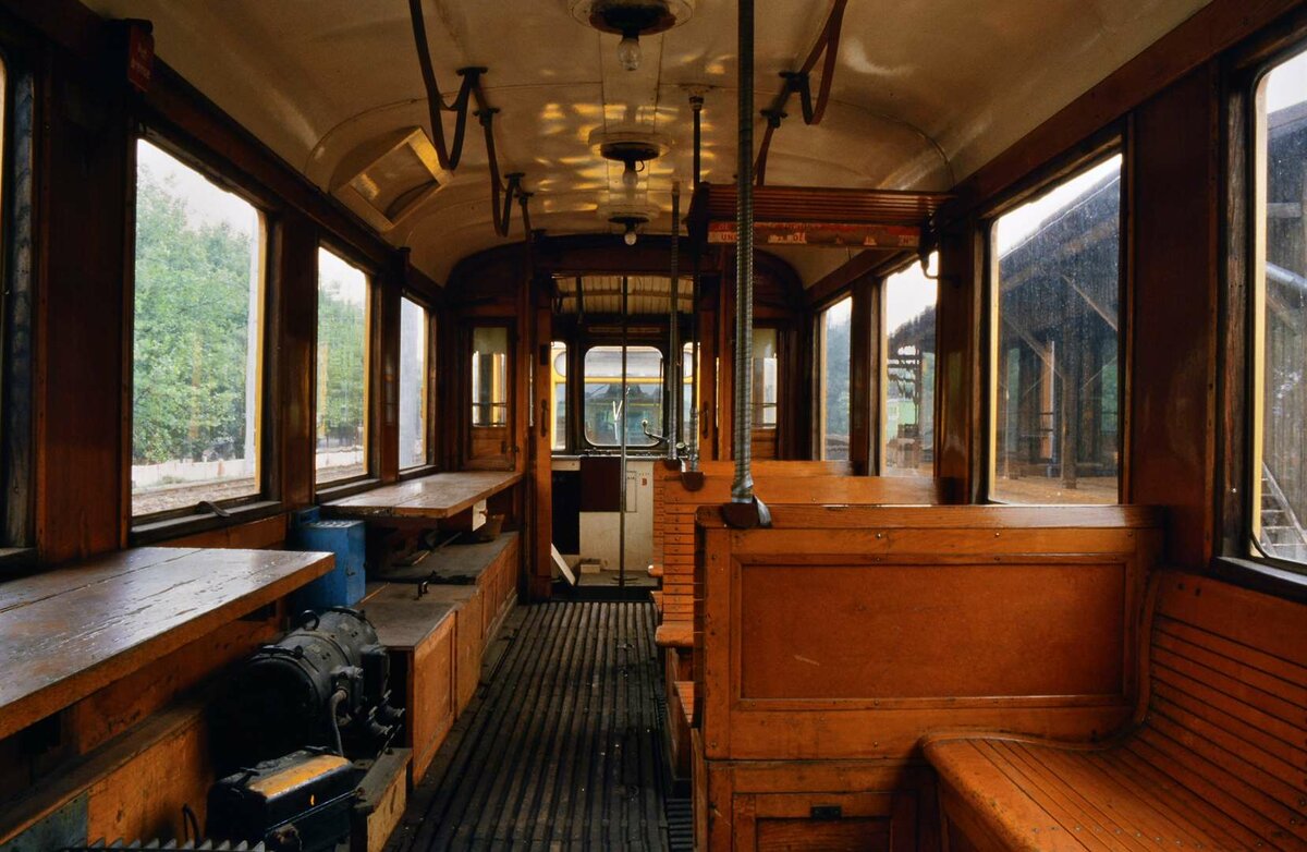 ATW 6922 der Wiener Elektrischen Stadtbahn (WESt) wirkte beinahe noch wie ein Straßenbahnwagen für reguläre Fahrgastbeförderung, 16.08.1984