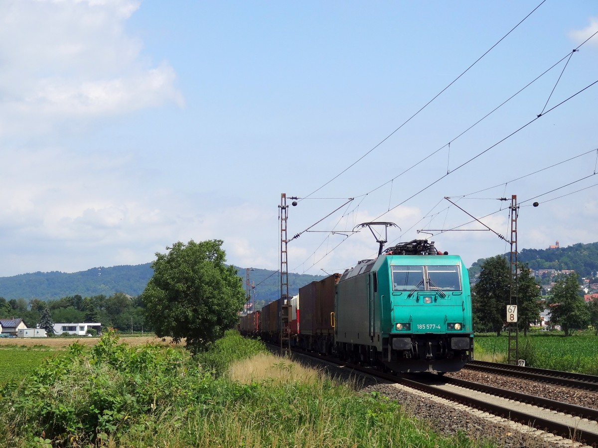 Auch 185 577 kam am 12.6.14 mit einem Containerzug in Richtung Schweiz an unserem Fotopunkt in Heddesheim vorbei. 