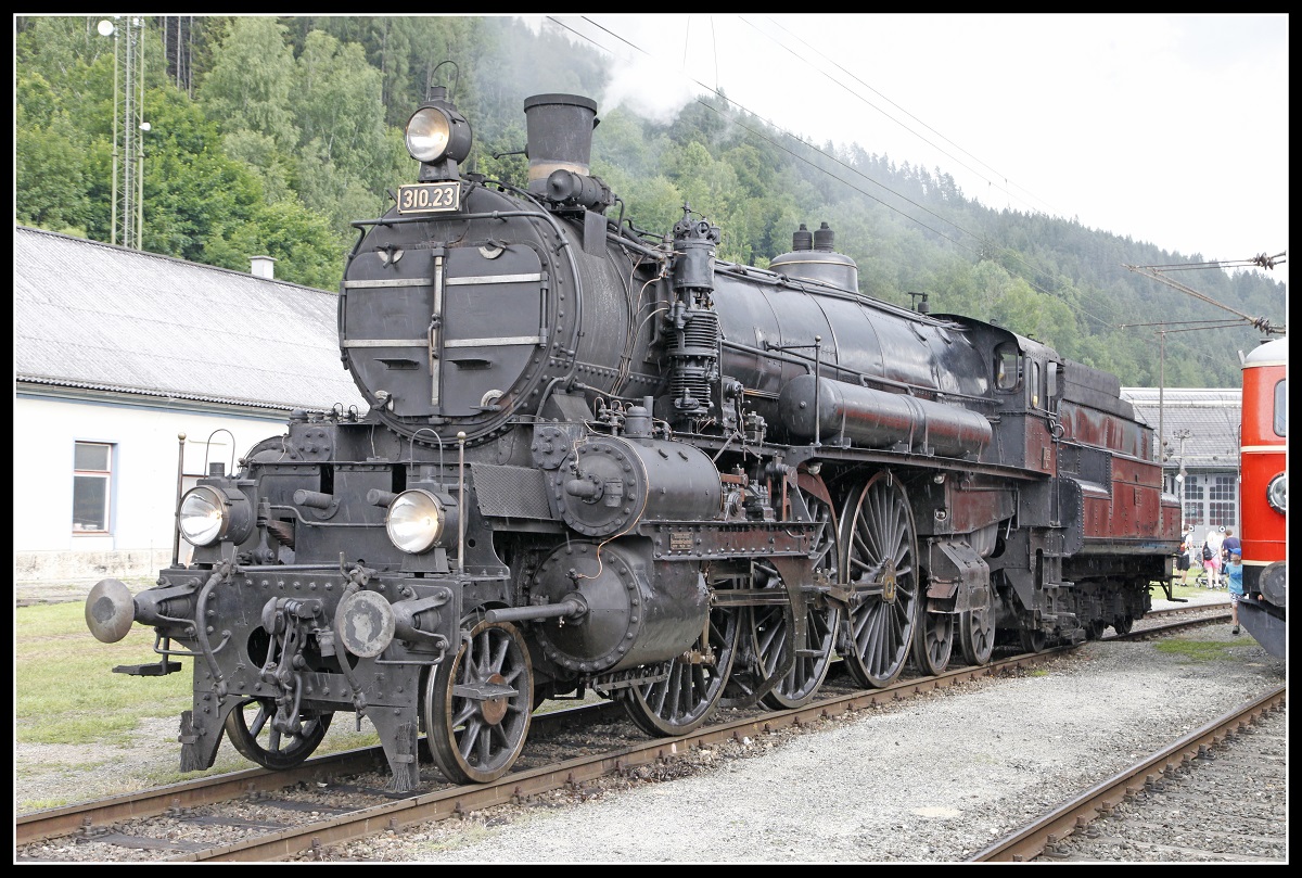 Auch die 310.23 des Eisenbahnmuseums Straßhof war am 10.06.2018 mit einem Sonderzug zum Nostalgiefest des Südbahnmuseums in Mürzzuschlag gekommen.