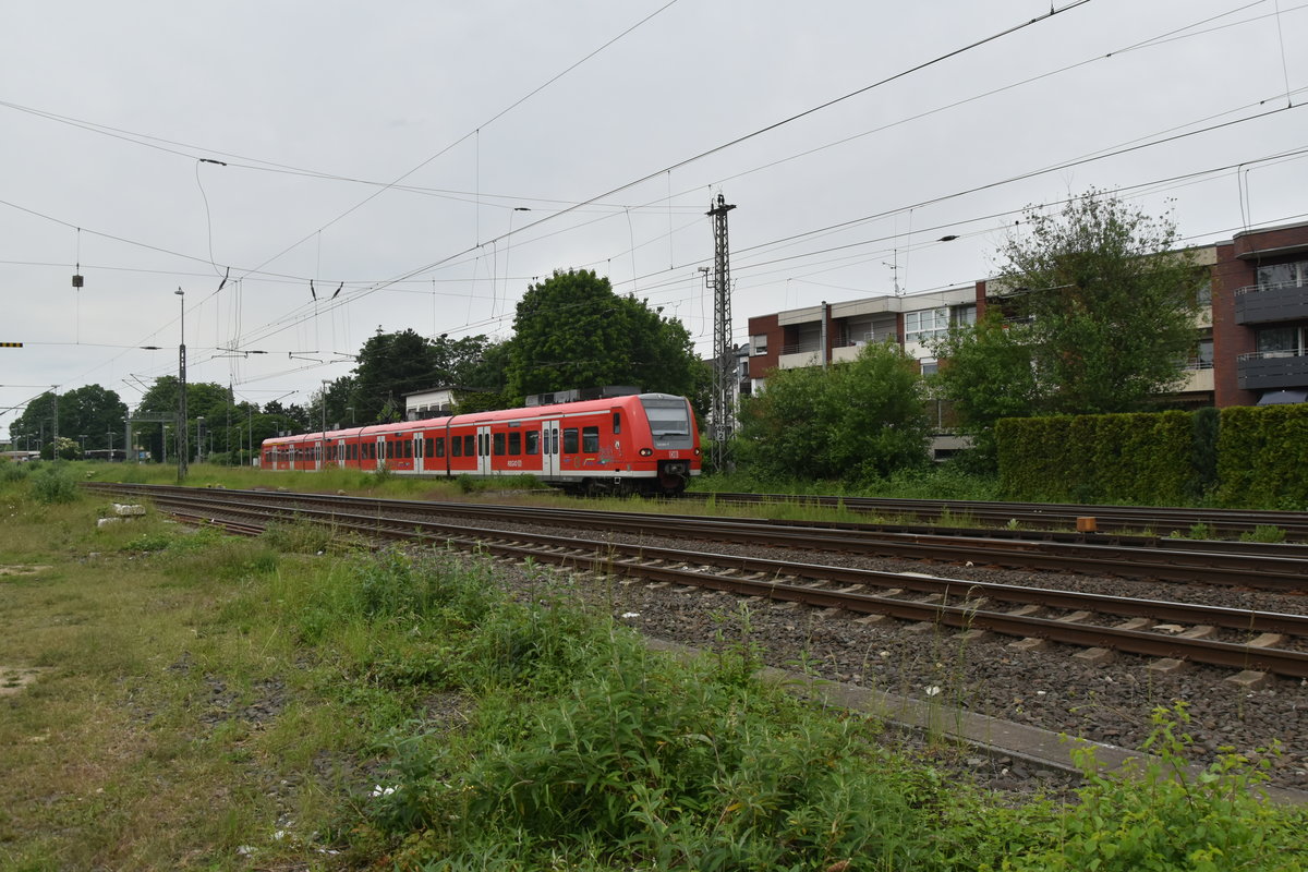 Auch der 425 057 fährt aus Gleis 2 gen Troisdorf als RE8 aus Rheydt Hbf aus.
27.5.2019
