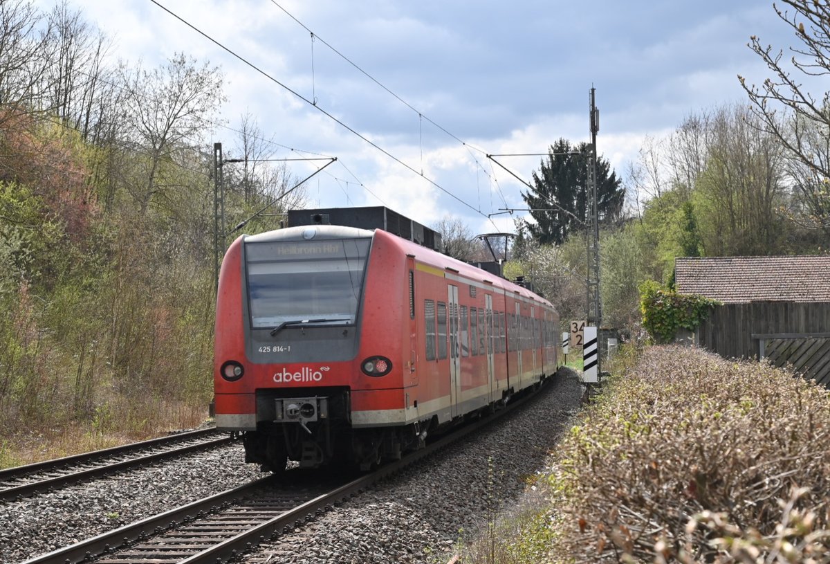 Auch den 425 814-1 konnte ich am Mittag des 12.4.2021 bei der Durchfahrt in Neckargerach verewigen.
