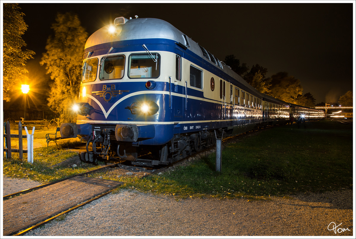 Auch der 5145.14  Blauer Blitz  war bei der langen Nacht der Museen, im Heizhaus Strasshof zu bewundern. Die Lichter hab ich zuhause eingeschaltet ;O)
5.10.2013