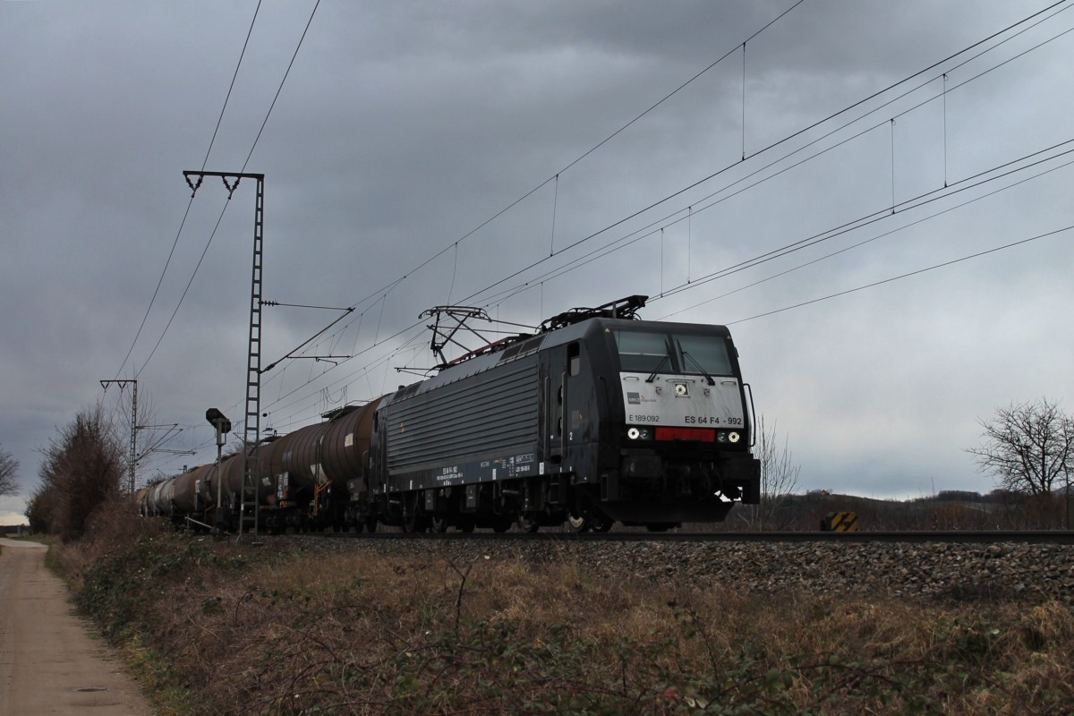 Auch am 28.02.2014, die MRCE/SBB Cargo ES 64 F4-992 mit einem Kesselwagenzug, mit dem sie auch durch den Bahnhofbereich von Müllheim (Baden) fuhr.