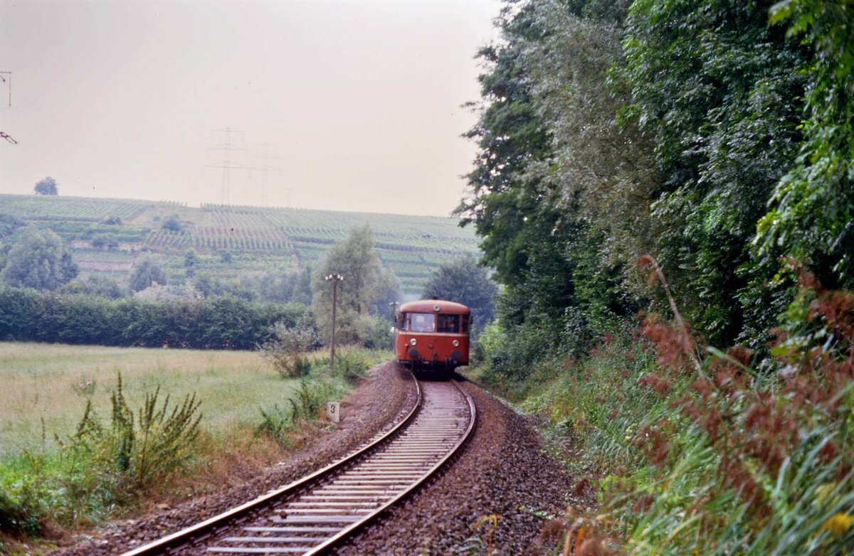 Auch an einem Regentag wie dem 06.09.1984 lohnte es sich, zur Zabergäubahn zu fahren und Vergnügen an den dort eingesetzten Uerdinger Schienenbussen zu haben. 
