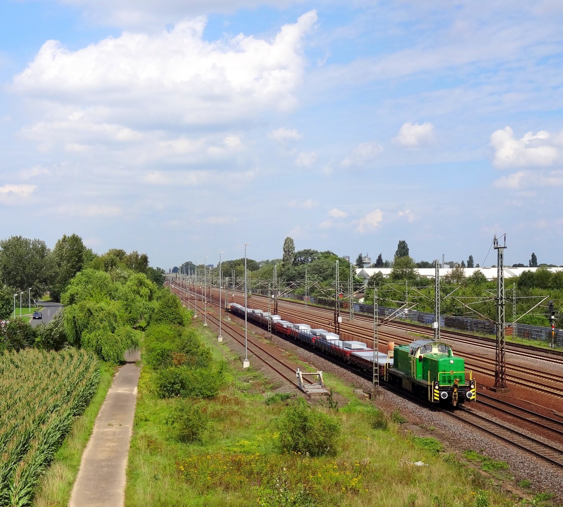 Auch bei diesem EVU kann man sich eigentlich nur freuen, wenn mal ein Fahrzeug dessen auf die freie Strecke geschickt wird. 
So konnte am 8.8.14 eine V90 der Brohltaler Eisenbahn in Porz am Rhein aufgenommen werden. 