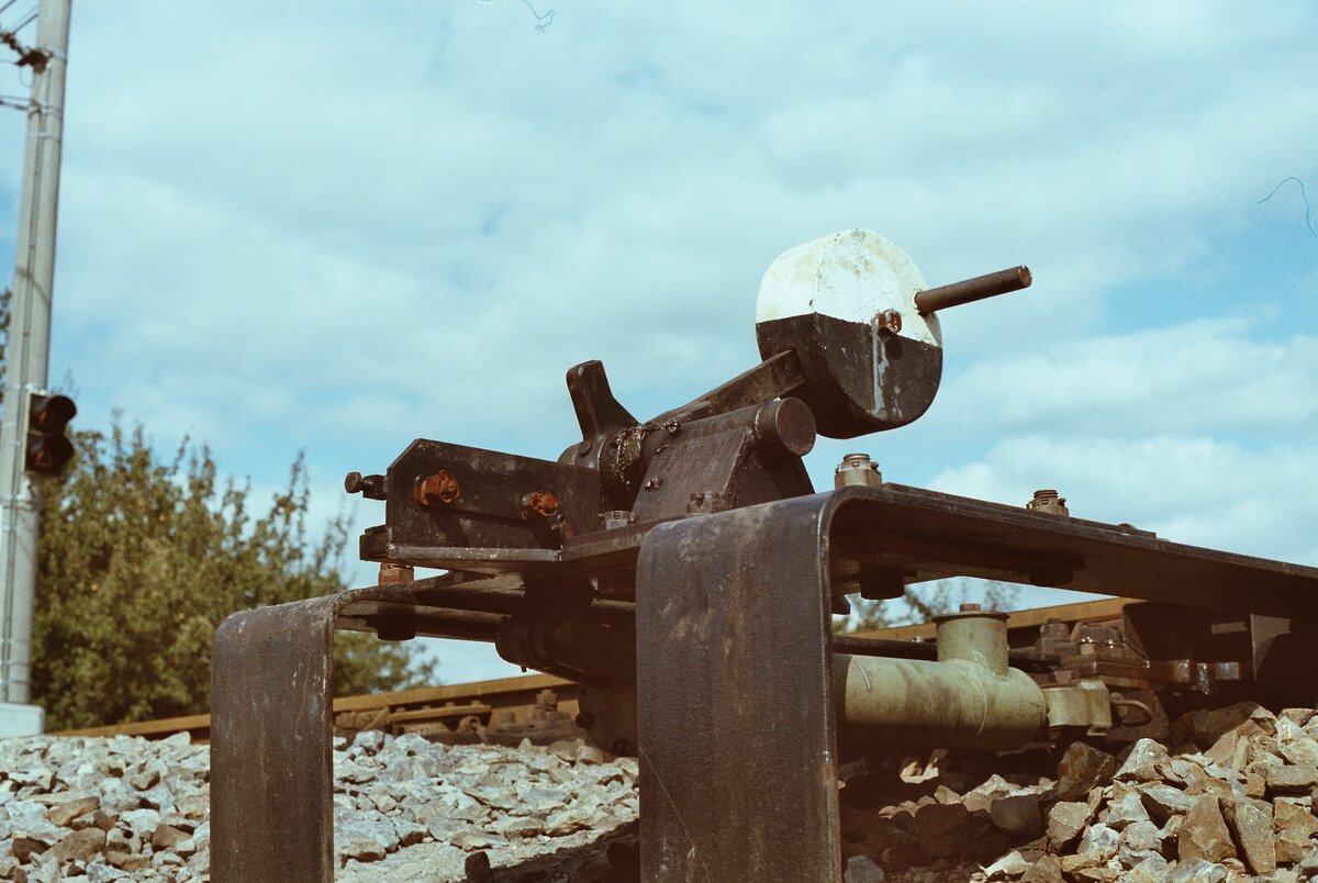 Auch bei der Stuttgarter Straßenbahn gab es solche Weichen: Hier zweigte in Möhringen der Zug nach Echterdingen ab.
Datum. 04.09.1983