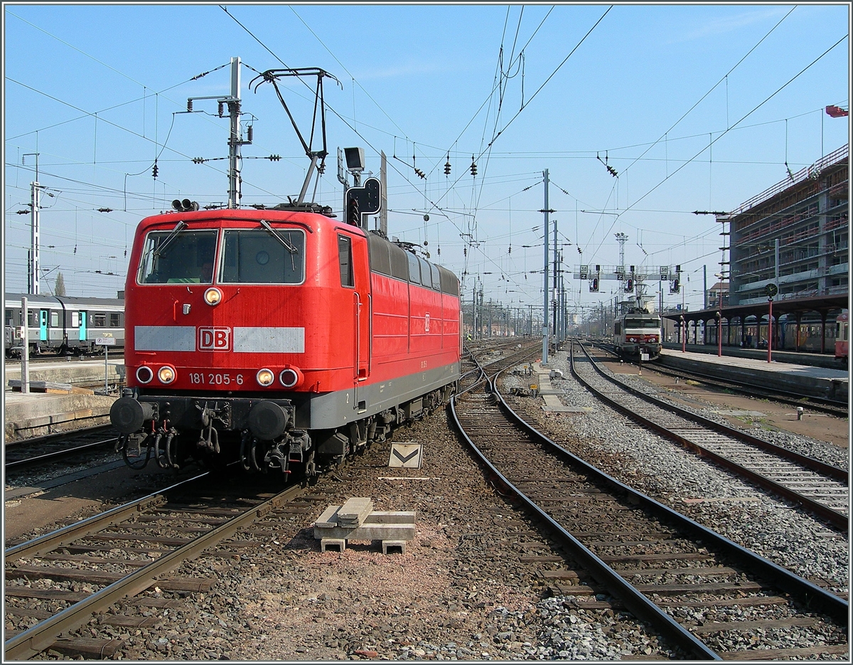 Auch in DB AG Rot eine schönen Lok: die 181 205-6 in Strasbourg. 
10. April 2007