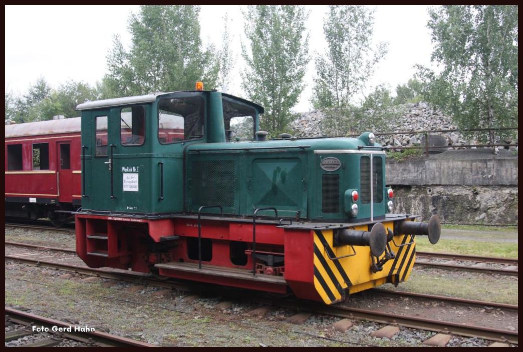 
Auch die Deutz Lok Nr. 57699 wurde am 5.6.2015 für den Osnabrücker Dampftag im Zechenbahnhof Piesberg bereit gestellt.