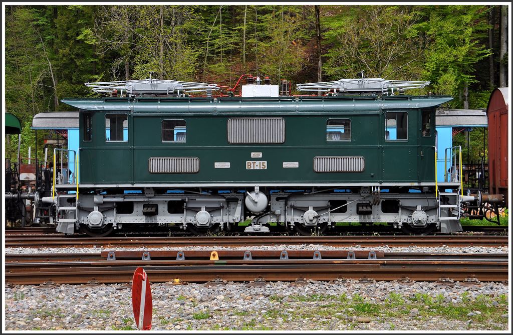 Auch die ehemalige Bodensee-Toggenburg-Bahn Be 4/4  15 befindet sich bei der DVZO in Bauma. (02.05.2015)