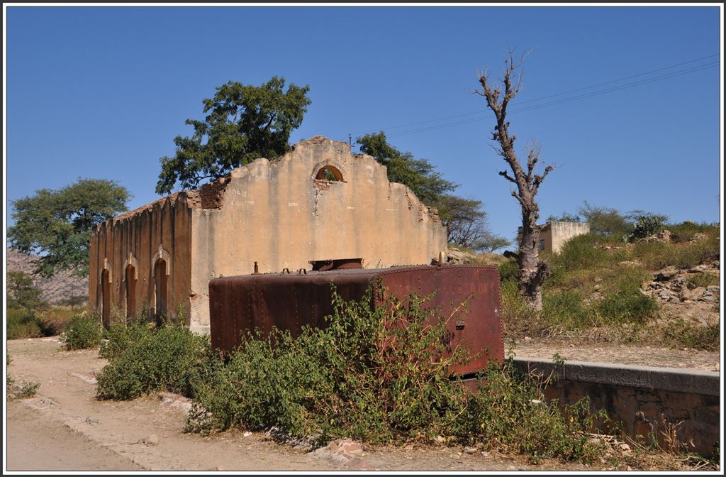 Auch in Ela Bared steht noch ein vergessener Tankwagen. (02.12.2014)