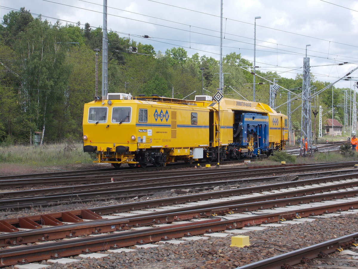 Auch Gütergleise müssen irgenwann mal wieder gestopft werden.Aufnahme am 16.Mai 2016 im Rangierbahnhof Seddin.