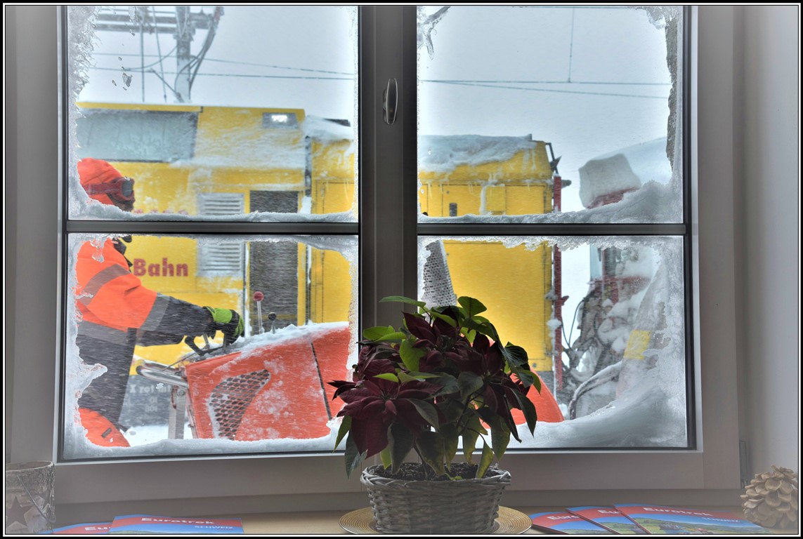 Auch ich mache eine Pause im geheizten Buffet von Ospizio Bernina. (04.04.2019)