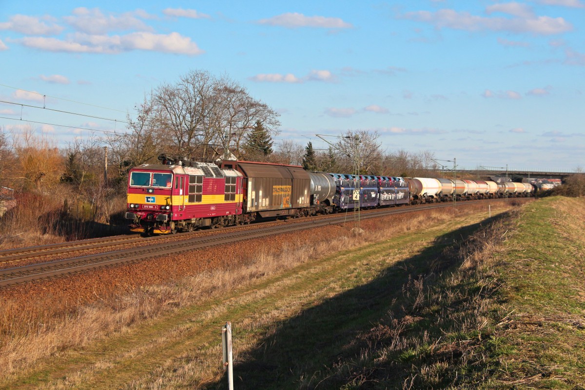 Auch eine Knödelpresse ließ sich blicken. Hier in Form von 372 008-3 und ihrem Mische gen Engelsdorf. Zeithain am 23.04.14