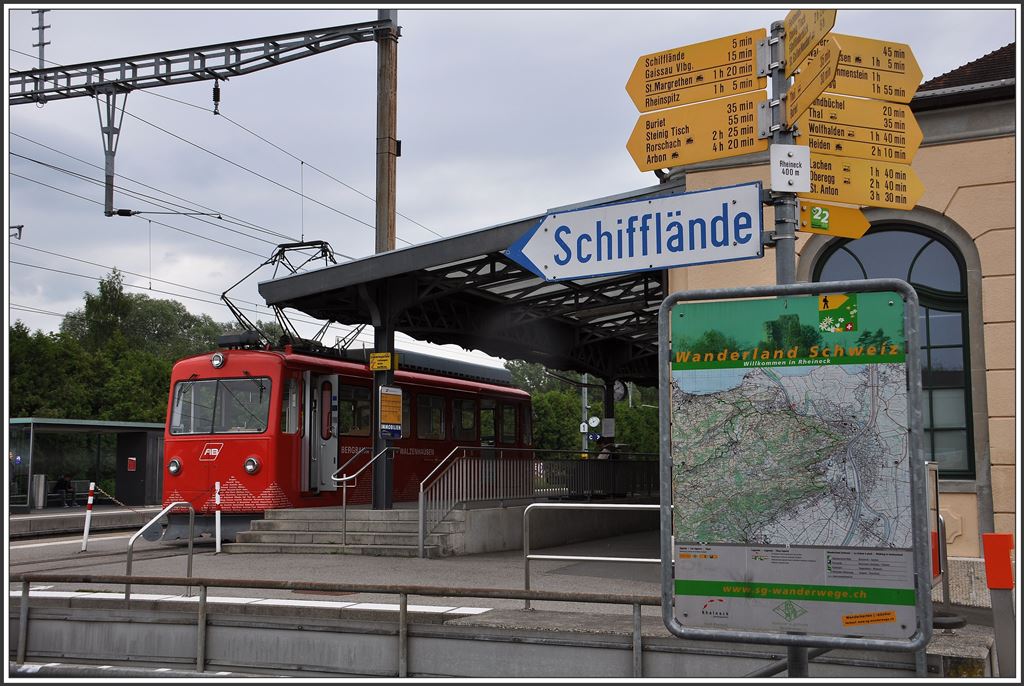 Auch mit den Schiffen über den alten Rhein und Bodensee nach Rorschach, sowie dem Postbus und Rheintalbus ist die RhW bestens verknüpft. (18.06.2015)