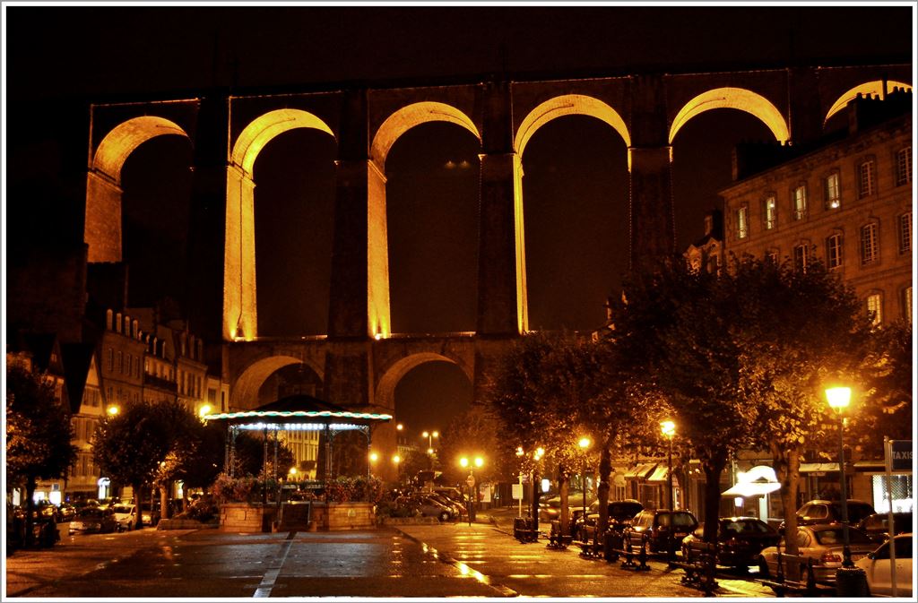Auch Nachts ist der Viadukt von Morlaix ein usserst eindrucksvolles Bauwerk. (17.09.2013)