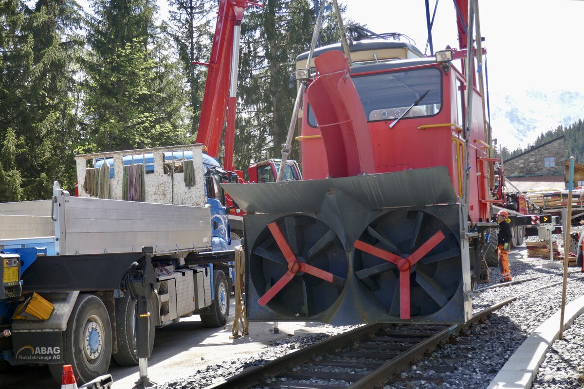 Auch die schneefräse X 25 hat man am 14.5.24 auf der Winteregg angehoben.