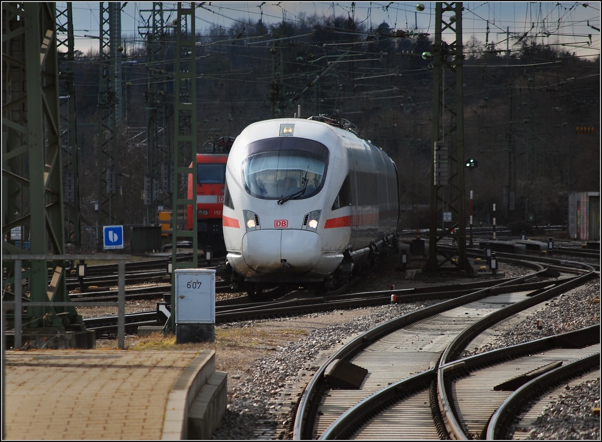 Auch schon Vergangenheit in Singen. ICE-T von Zürich. Triebwagen 1183  Oberursel . Februar 2010.