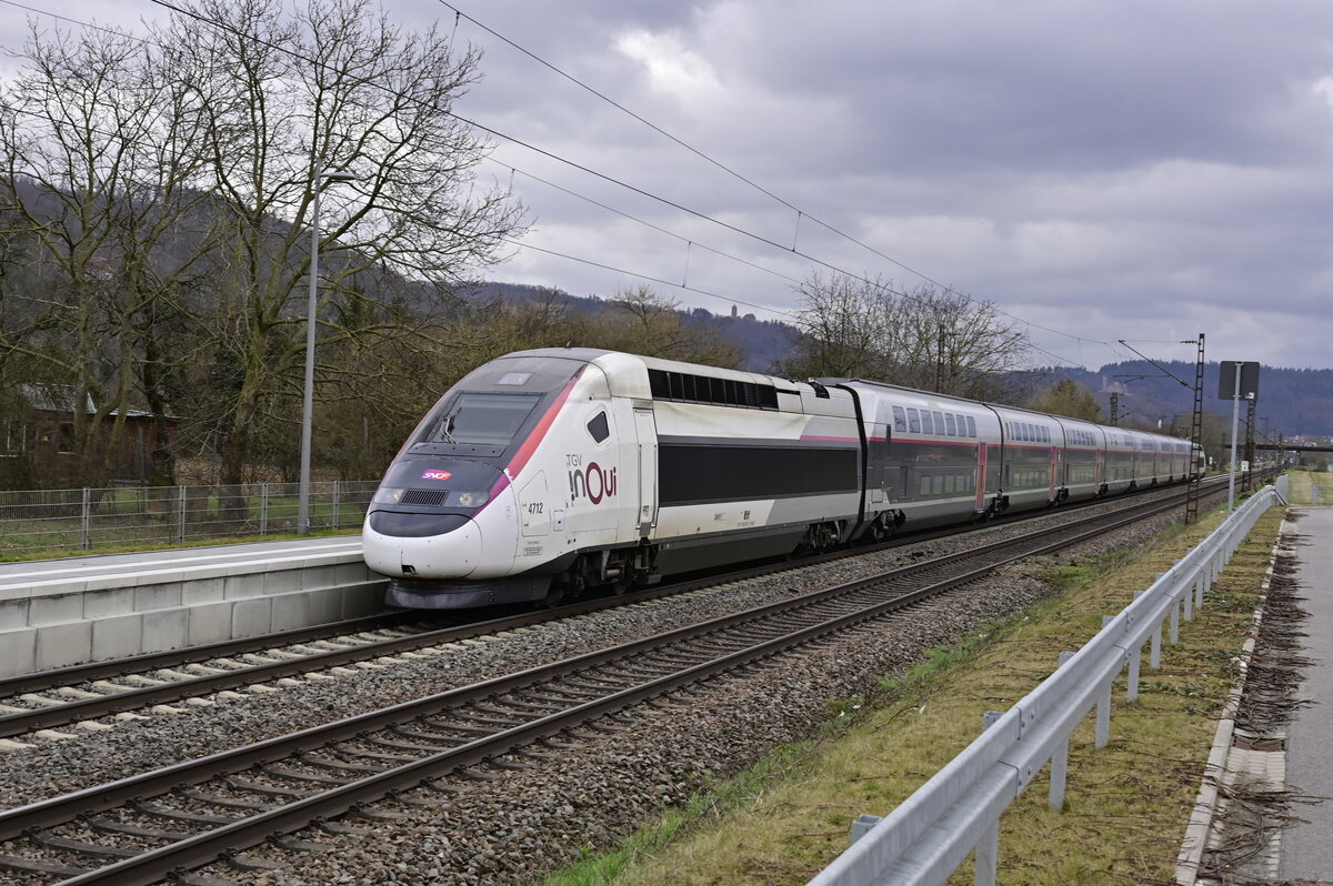 Auch der TGV Duplex 4712 ist auf der KBS 650 als Umleiter unterwegs und durchfährt hier Weinheim Sulzbach. 22.02.2022