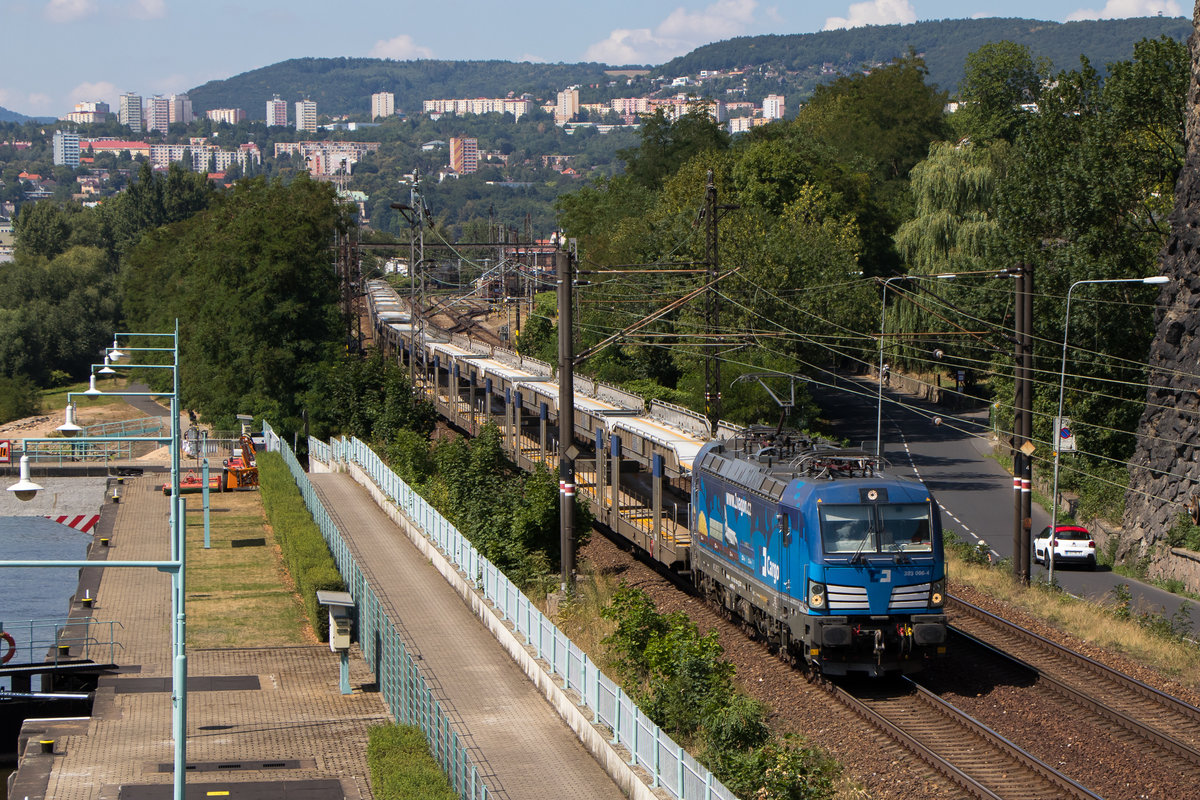 Auch in Tschechien gibt es sie mittlerweile. Hier laufen sie unter 383 (006-4). Hier abgelichtet am 14. Juli 2018 in Usti nad Labem. 