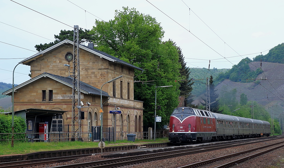 Auch V 200 033 beteiligte sich am Dampfspektakel Trier, am 29.04.2018 durchfährt sie mit DPE 61965 von Trier nach Merzig den Bahnhof Wiltingen