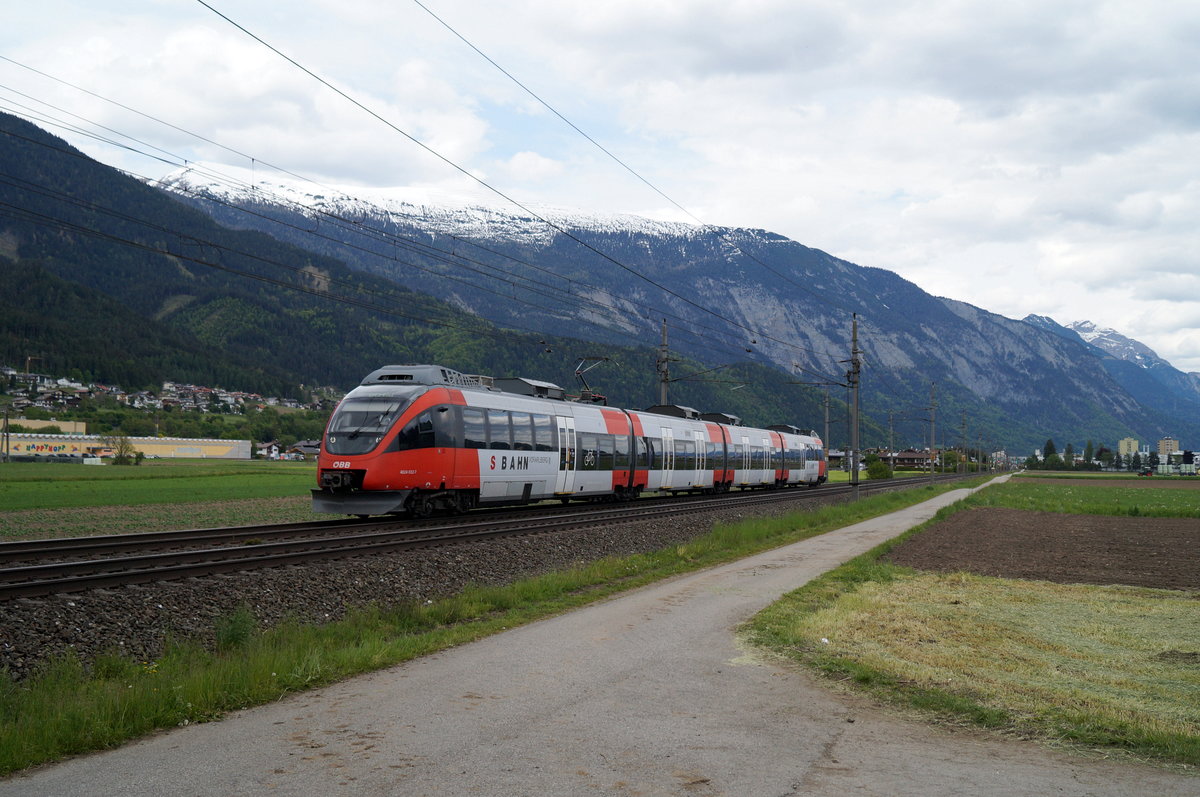 Auch die Vorarlberger Talent-Triebwagen sind infolge des Upgrade-Programmes bei diesen Garnituren nach wie vor regelmäßig im S-Bahn-Verkehr in Tirol anzutreffen. Am 18. Mai 2019 war 4024 032-7 als S2 5162 von Jenbach nach Ötztal unterwegs und konnte bei Schwaz aufgenommen werden. Ein Gruß geht an den freundlichen Lokführer!