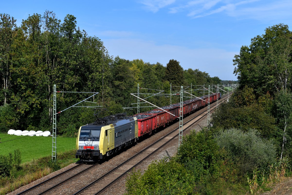 Auch das Vormittags-Motiv in Gutmart läßt sich noch umsetzen, allerdings ist dort der  Masten-Wald  nun nach Abschluss der Bauarbeiten schon sehr dominierend. Am 21. September 2018 konnte ich hier die 189 902 von Lokomotion vor dem Schrottzug DGS 44131 nach Italien fotografieren.