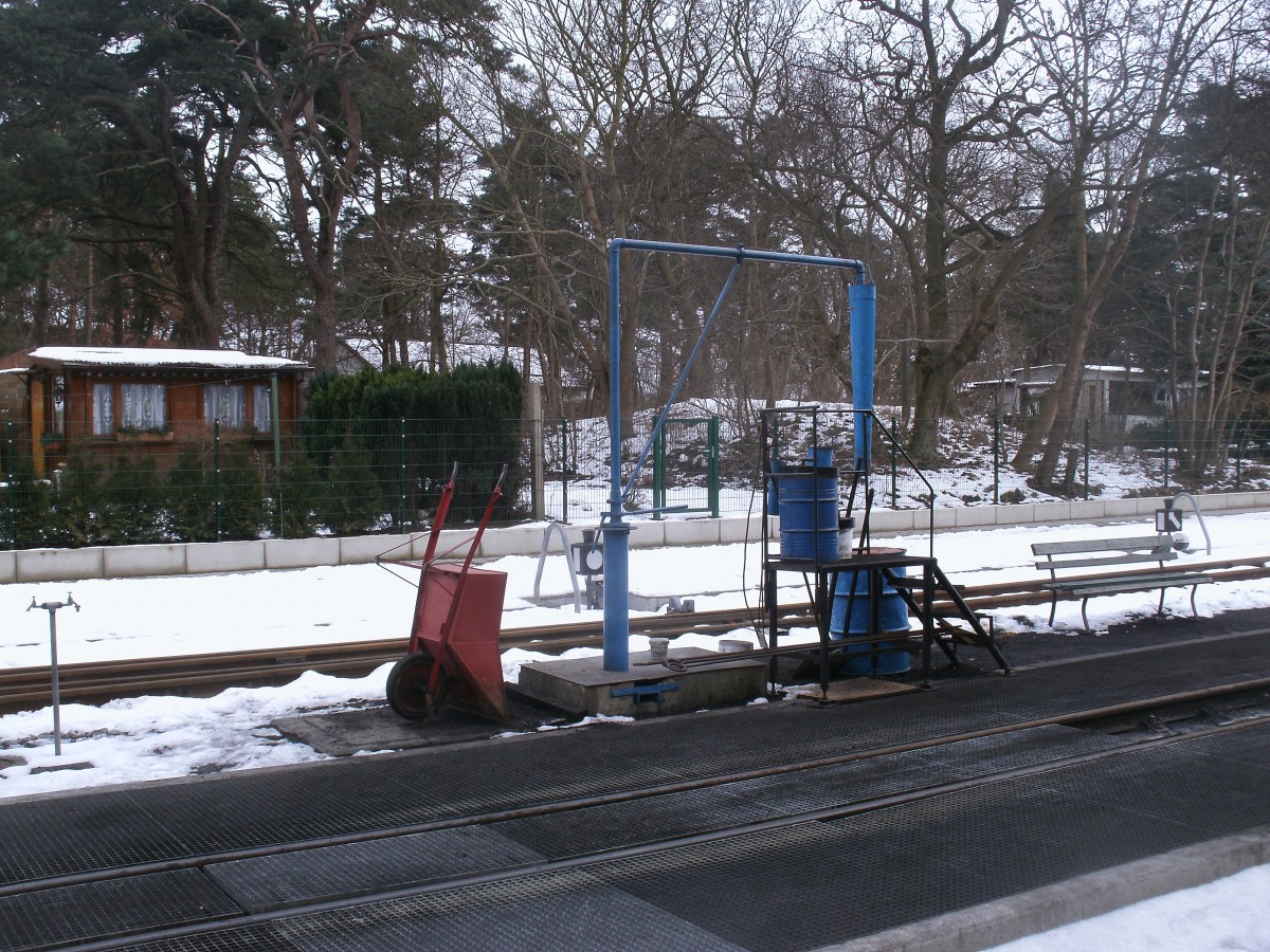 Auch im Winter darf der Wasserkran von Göhren seine Funktion nicht verlieren.Aufnahme vom 27.Februar 2013.