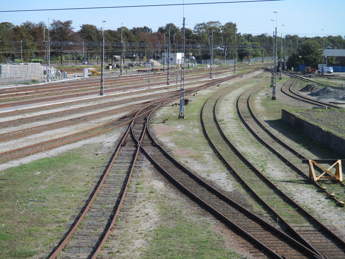 Auch in Ystad sind die Gütergleise leer.Aufgenommen am 18.September 2020 von der Fussgängerbrücke.