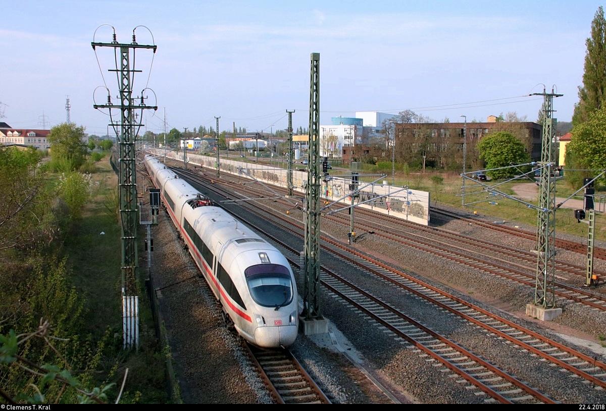 Auf Abwegen: 411 569 (Tz 1169) als unbekannter ICE fährt in Halle-Ammendorf abweichend auf der Bahnstrecke Halle–Bebra (KBS 580) und zweigt nicht auf die Neubaustrecke Erfurt–Leipzig/Halle (KBS 580) ab. Aufgenommen von der Brücke Hohe Straße. [22.4.2018 | 17:58 Uhr]