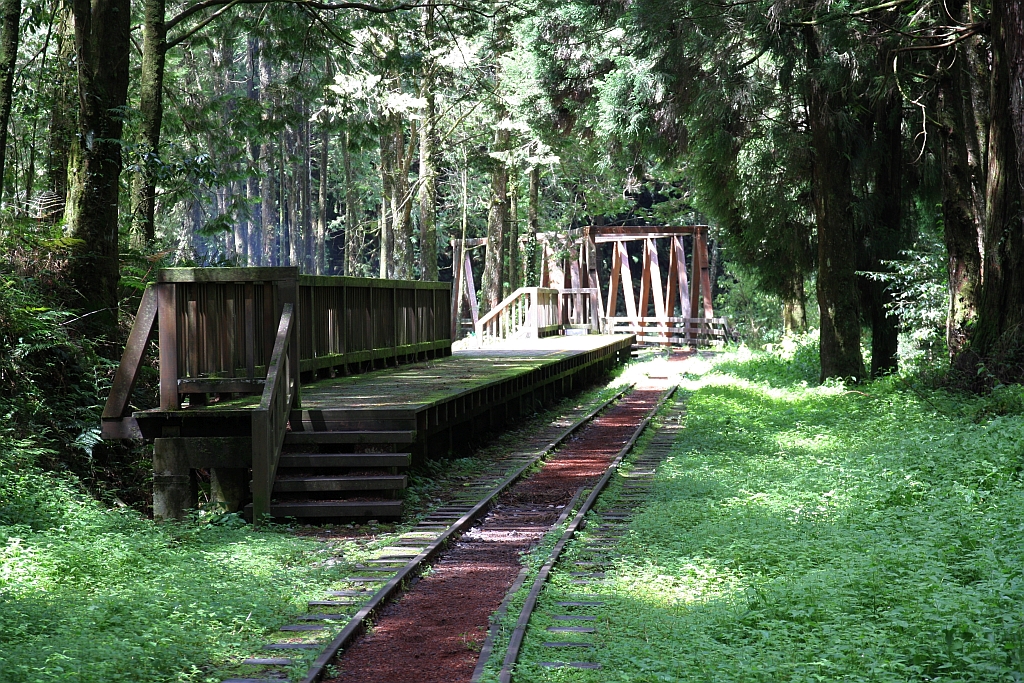 Auf der AFR Shuishan Line findet kein planmäßiger Betrieb mehr statt. Lediglich die ersten 300 Meter werden noch von der Bahnmeisterei genutzt, die restliche Strecke wird als Wanderweg verwendet. Bild vom 06.Juni 2017.