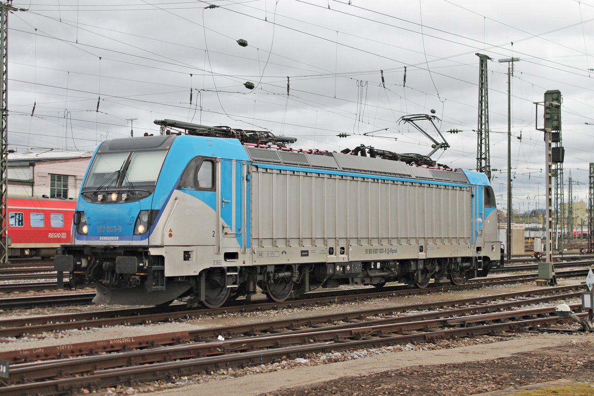 Auf Ausfahrt wartend, stand am 21.02.2017 die Rpool/BLSC 187 003-9  Hans-Werner  im Abstellbereich vom Badiscehn Bahnhof von Basel, um in Richtung Rangierbahnhof Muttenz zu fahren, um dort einen Güterzug zu übernehmen.