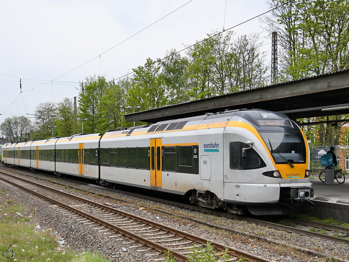 Auf dem Ferngleis in Wuppertal-Barmen war Ende April 2022 der Elektrotriebzug ET 7.11 zu sehen.