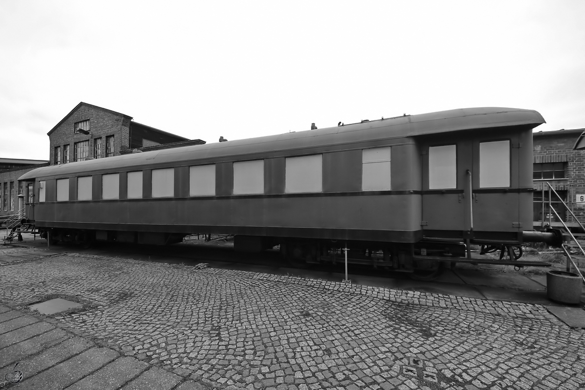 Auf dem Gelände des sächsischen Eisenbahnmuseums in Chemnitz-Hilbersdorf stand Ende September 2020 dieser alte Personenwagen.