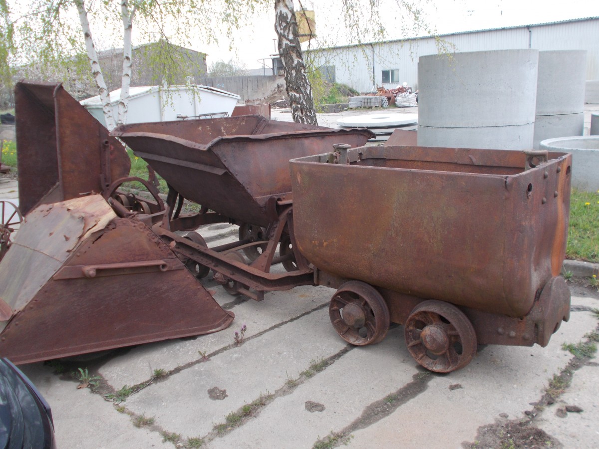 Auf dem Grimmener Schrottplatz,am 26.April 2015,fand ich diese Feldbahnwagen.