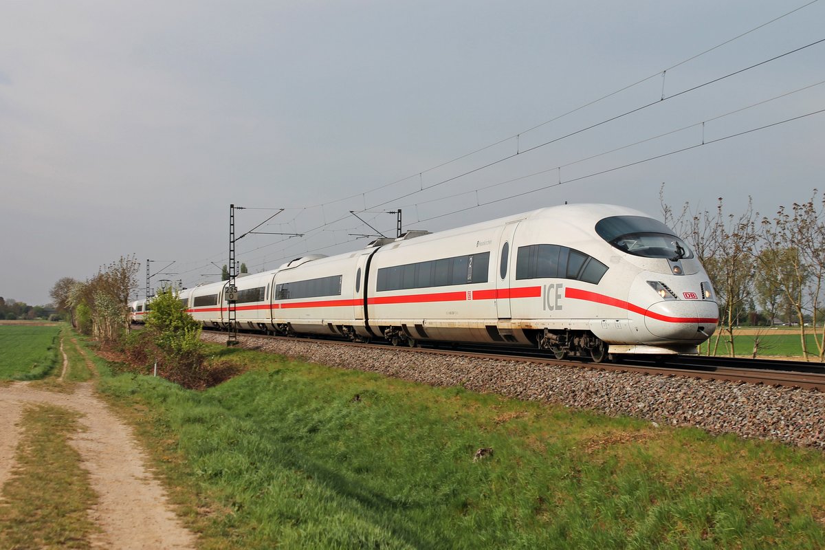 Auf dem Weg von Basel SBB nach Köln war am 11.04.2017 der 403 526-7  Neunkirchen  zusammen mit dem 403 014-4/403 519-2  Duisburg , als sie bei Hügelheim in Richtung Freiburg (Breisgau) fuhren.