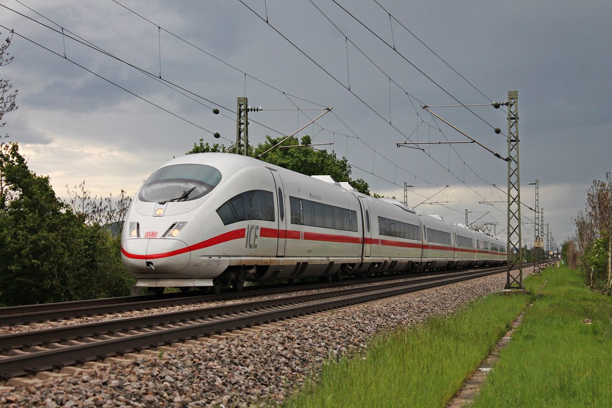 Auf dem Weg von Basel SBB nach Köln war am 13.05.2017 der redesignte 403 502-8  Hansestadt Lübeck , als dieser bei Buggingen gen Norden fuhr.