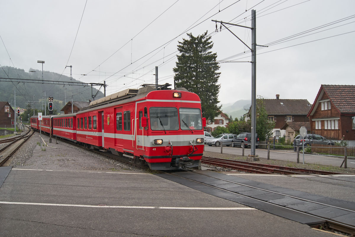 Auf dem Weg von Herisau SG nach Wasserauen fuhr BDe 4/4 41 mit seinem Zug als S1133 am 29.07.2014 in den Bahnhof Appenzell ein. Auf dem Bahnsteig stehend, konnte dies festgehalten werden.