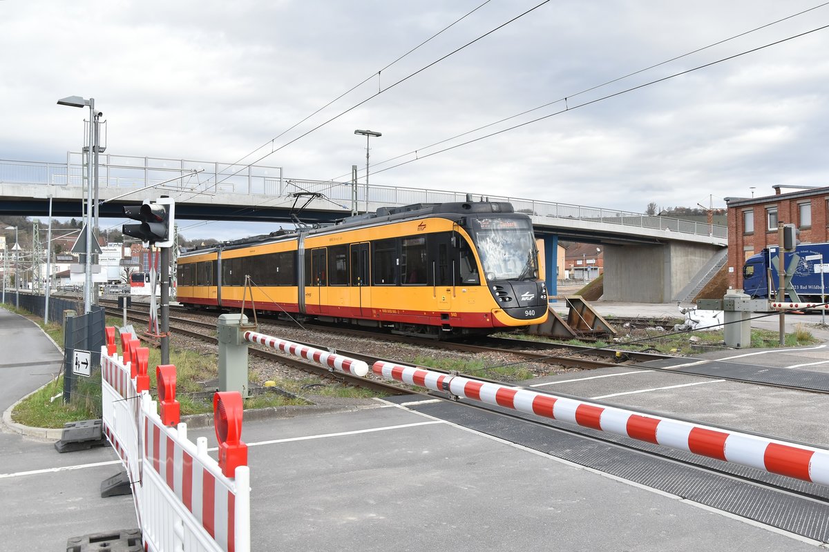 Auf dem Weg nach Bad Wimpfen zu meiner Frau ist mir dieser Nachschuß auf den AVG Triebwagen 940 in Gundelsheim Neckar am ehemaligen Bü gelungen. 17.3.2019