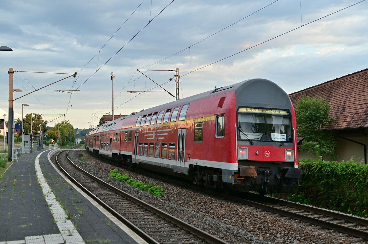 Auf dem Weg nach Heilbronn ist in Offenau am Abend des 29.7.2022 als RE 10a Ersatzzug von mir abgelichtet worden.