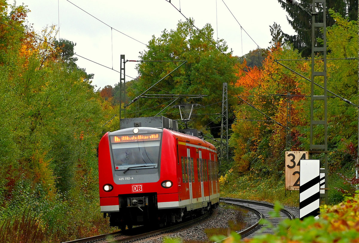 Auf dem Weg nach Neustadt Weinstraße Hbf ist hier der 425 252 bei der Einfahrt in Neckargerach zusehen 26.10.2020n Montag den