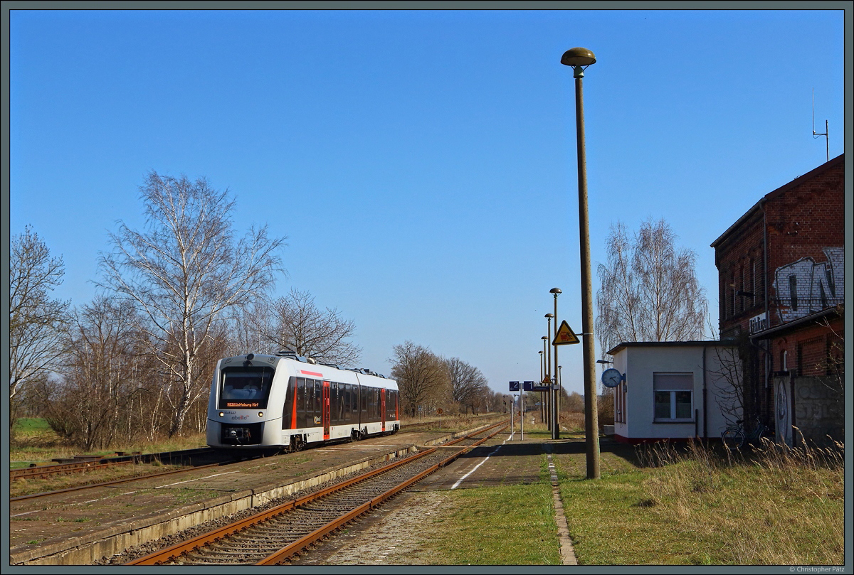 Auf dem Weg nach Wolfsburg hält 1648 442 von Abellio kurz im Bahnhof Rätzlingen. (30.03.2021)