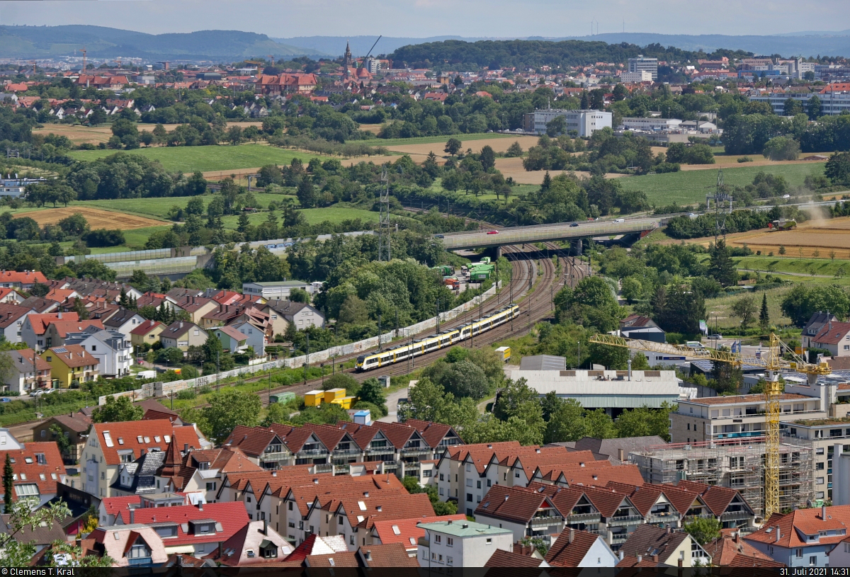 Auf dem Weg Richtung Bietigheim-Bissingen wurde ein Hamsterpärchen von der Festung Hohenasperg beobachtet. Wohin die Reise ging, kann ich leider nicht mehr eindeutig nachverfolgen.

🧰 Abellio Rail Baden-Württemberg GmbH
🚩 Bahnstrecke Stuttgart–Würzburg (Frankenbahn | KBS 780)
🕓 31.7.2021 | 14:31 Uhr