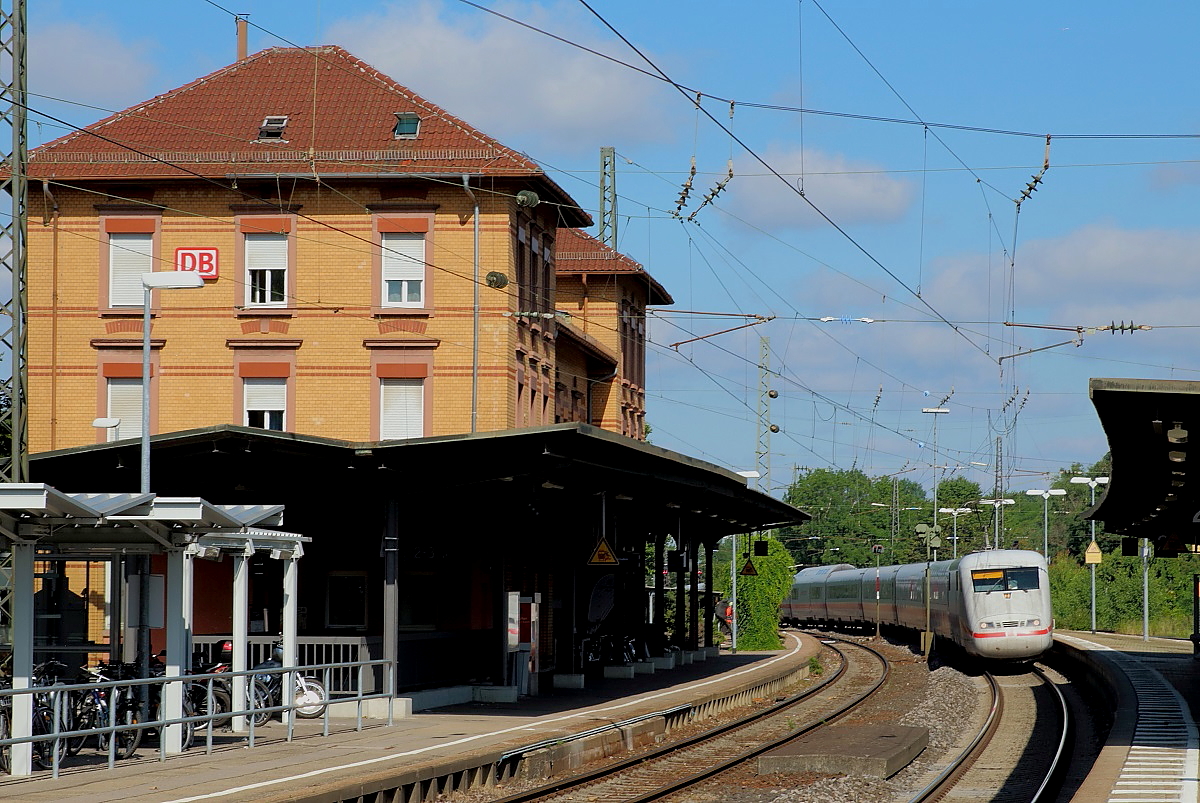 Auf dem Weg von Stuttgart nach München durchfährt ein 401 am 13.07.2017 den Bahnhof Süssen