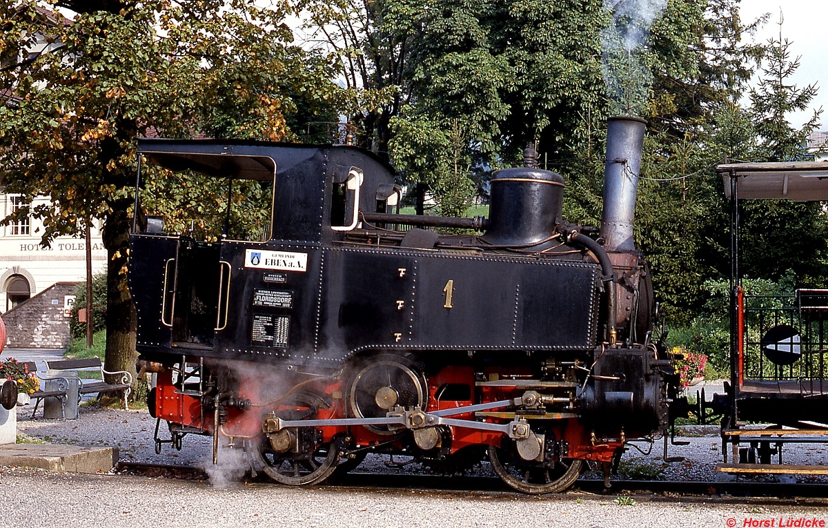 Auf diesem Foto der Lok 1 der Achenseebahn sind Triebwerk und Zahnrad gut zu erkennen. Das Bild entstand am 30.08.1984 in Jenbach.
