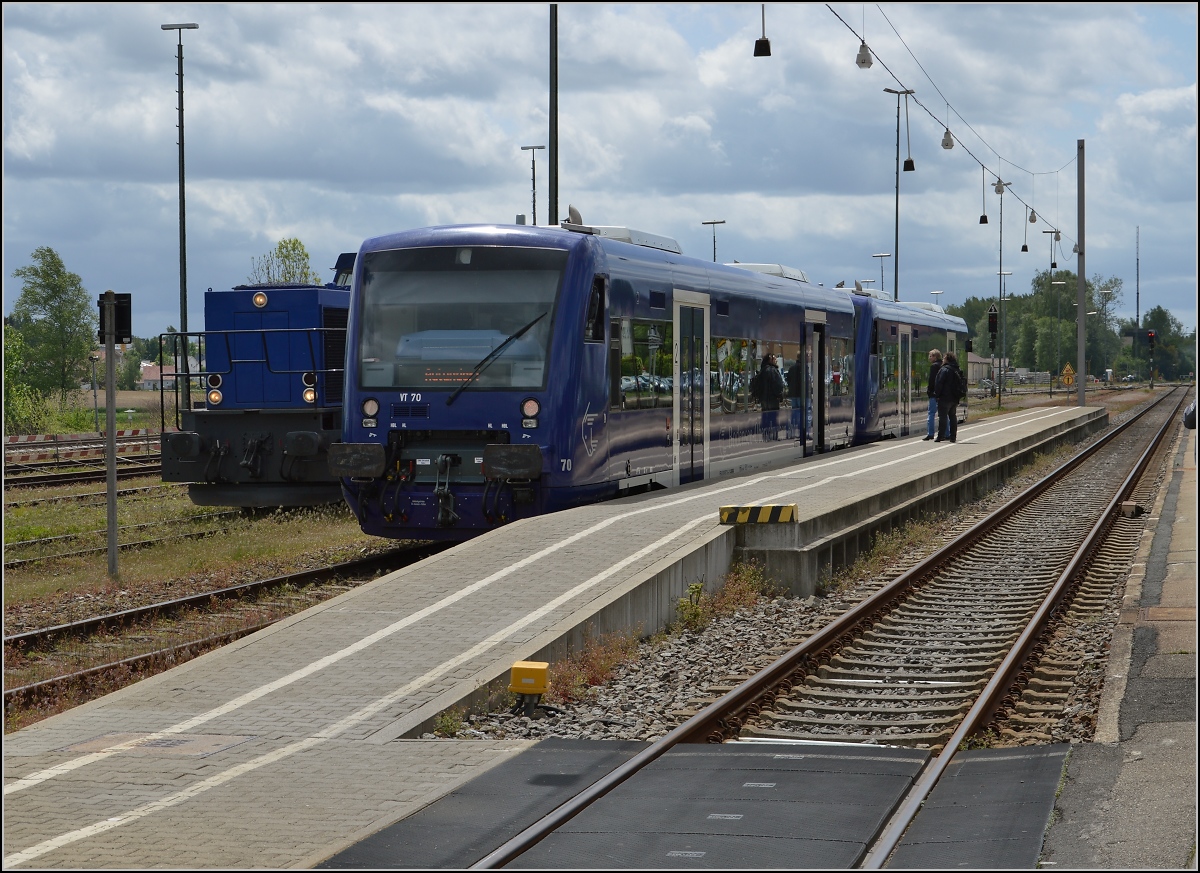 Auf dr schwäbische Eisebahne - oder - 10 Jahre Bodo. 

Die neuen VT 70 und VT 71 der Oberschwabenbahn und die ESG 7 als Kontrastprogramm zur Bundesbahnzeit in Aulendorf. Mai 2014. 