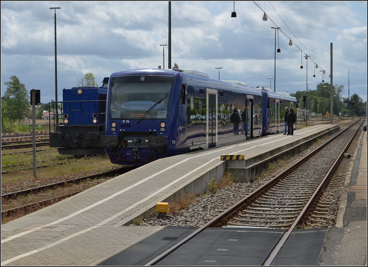 Auf dr schwäbische Eisebahne - oder - 10 Jahre Bodo. 

Die neuen VT 70 und VT 71 der Oberschwabenbahn und die ESG 7 als Kontrastprogramm zur Bundesbahnzeit in Aulendorf. Mai 2014. 