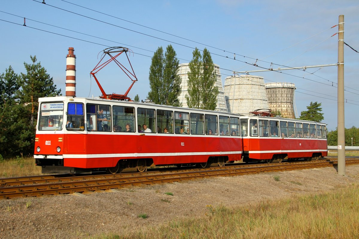 Auf der Durchreise in Weißrussland, war die Tram von Maysr ein Highlight. Von der Stadt werden die Arbeiter in die Raffinerie ca 15 km südlich gebracht. Schon recht früh muss man an der Strecke sein, den ab Schichtbeginn fährt dann keine Tram mehr. Am Abend gehts dann wieder retour. Erlebt am 5.09.16.