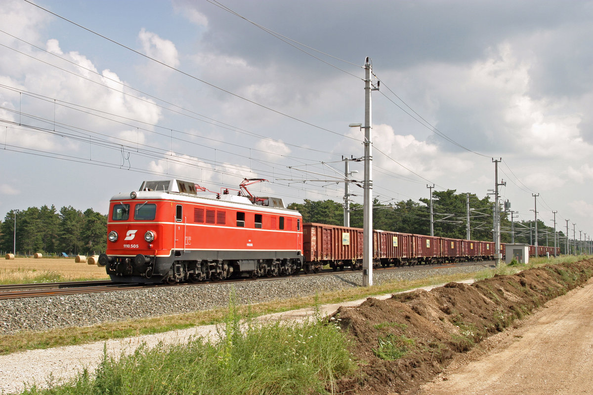 Auf der ersten Fahrt des Di. und Do. verkehrenden Schlacke-GAG erreicht 1110.505 in Kürze den Endbahnhof Neunkirchen. 26.7.16